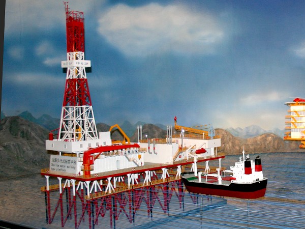 固定式钻井平台模型.jpg
