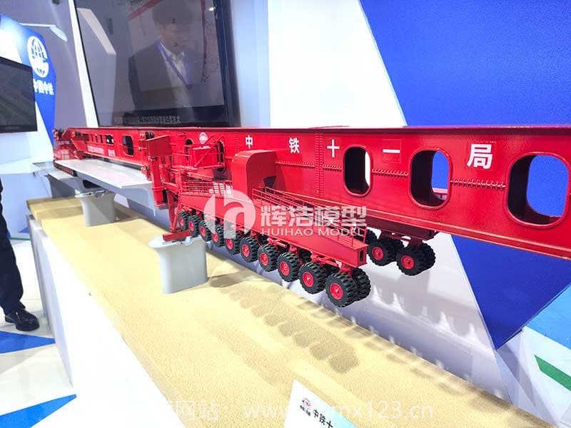 20240407-中铁十一局“昆仑号”千吨40米高铁箱梁架桥机模型 (2).jpg