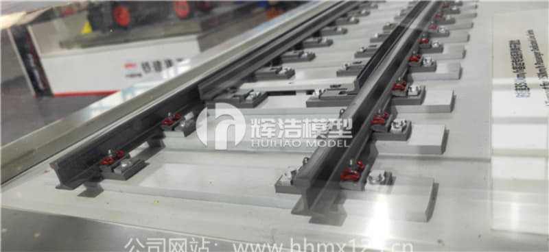 1:3超仿真高铁道岔模型：还原铁路工程美学