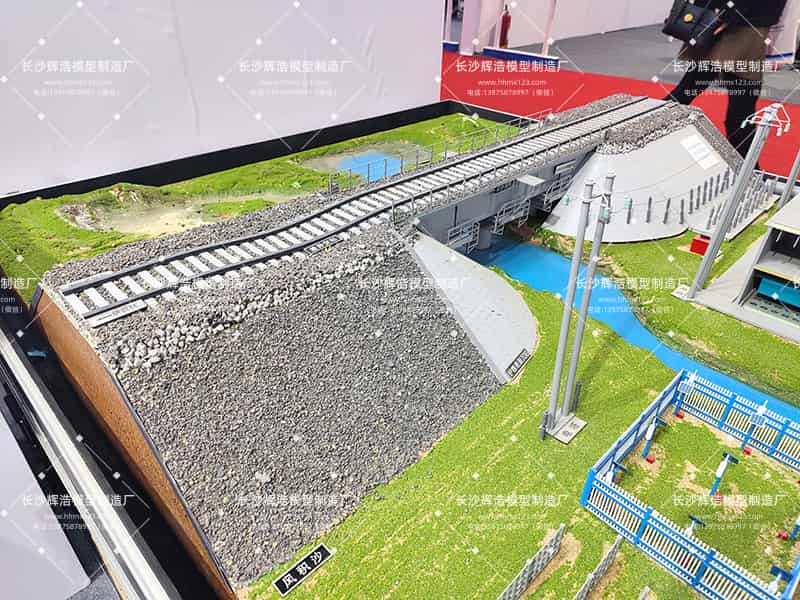 青藏铁路路桥过渡段病害治理模型 (4).jpg